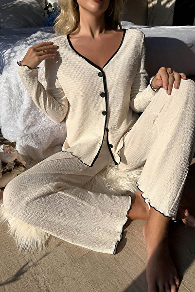 babatr.com Women's White Knitted Fabric V-Neck Buttoned Comfortable Stylish Pajama Set