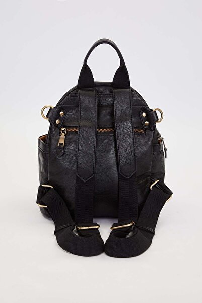 Levidor Black Stone Charm Detailed Shoulder Bag