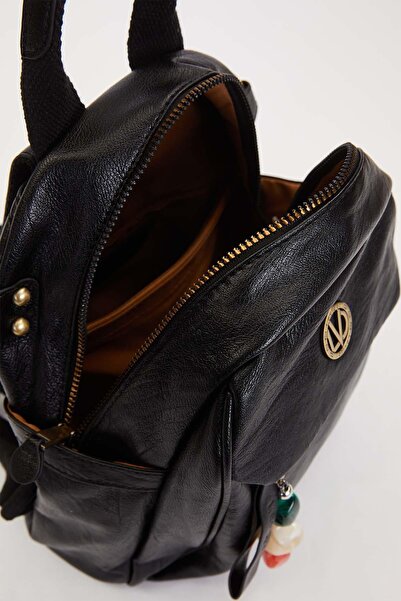 Levidor Black Stone Charm Detailed Shoulder Bag