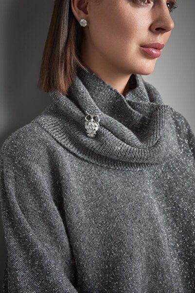 JOIN US Functional Collar Gray Knit Sweater with Brooch Detail