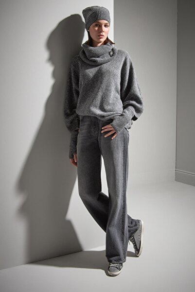 JOIN US Functional Collar Gray Knit Sweater with Brooch Detail