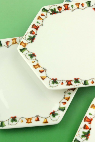 Bursa Porselen Dekor Christmas Bells 4 Pieces Porcelain Dessert/Cookie Plate