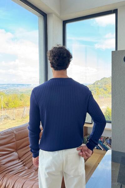 Flaw Wear Reverse Stitched Buttoned Knit Sweater