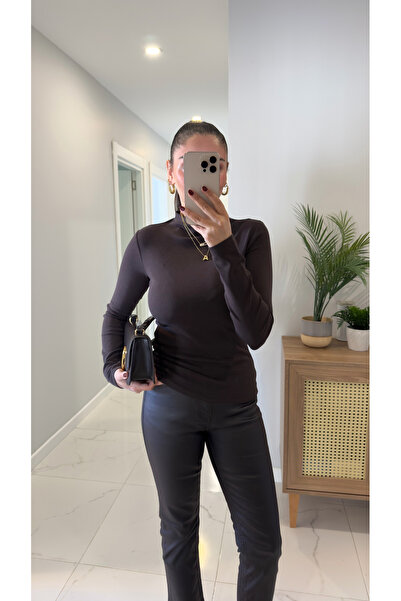 BİRCANÇİL Μπλούζα Dlvin Neil σε σκούρο καφέ χρώμα, μισό ψαράκι