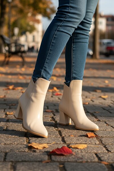 akerler حذاء نسائي بكعب سميك من الجلد الريفي باللون البيج bht56