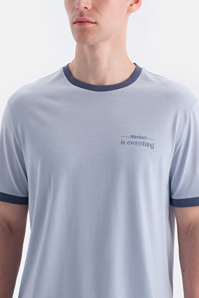 Eros Set de pantaloni și tricou cu detaliu în dungi albastre