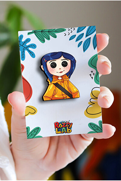 Rozzy Lab Laika Coraline No 2 - Rozet - Ahşap - Pin - Broş - Yaka Çanta Aksesuar