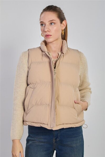 BARRELS AND OIL Women's short puffer vest with pockets - stone color