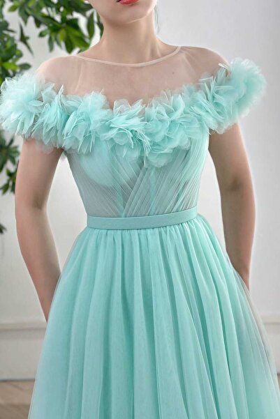 Riva Short mint evening dress with off-the-shoulder and tulle details.