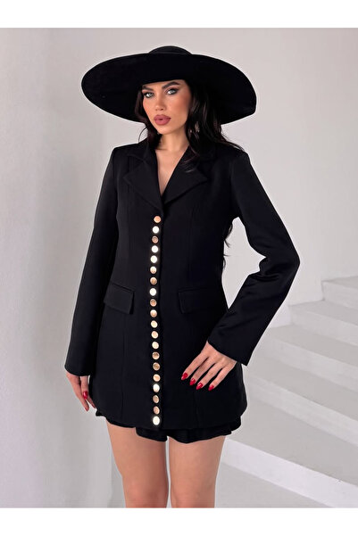 pembekurdelem سترة طويلة للنساء بتفاصيل كبسات سوداء اللون