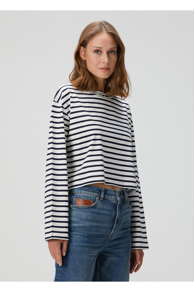 Maje Lacivert Beyaz Taş Yaka Detaylı Crop T-shirt