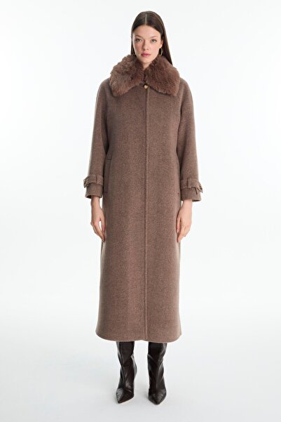 Zühre Kürk Yaka Manto