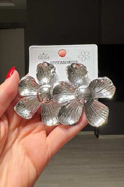 C&E Design Kadın Büyük Boy Gümüş Renk Çiçek Gösterişli Küpe