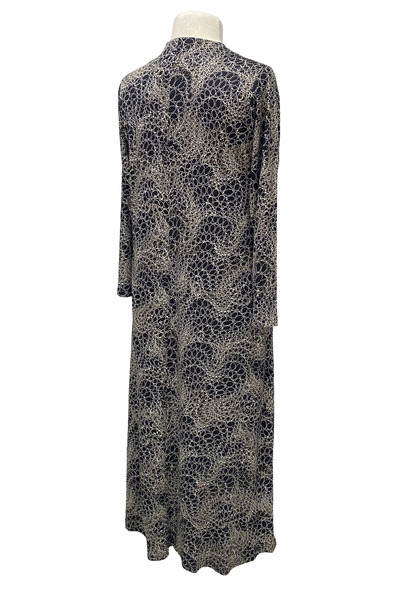 Giyinen Mağazaları Μαύρο φόρεμα Hazal με λαιμόκοψη σε σχήμα V με μοτίβο από βαμβακερό χτενισμένο ύφασμα