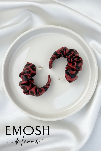 EMOSH de Lamour Tutkulu Kırmızı Leopar Halka Küpe - Model Kumaş Küpe