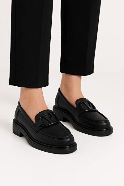 LUQSE Kadın Siyah V Tokalı Loafer Makosen Ayakkabı – Günlük ve Şık Model
