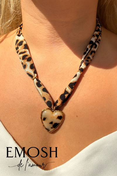 EMOSH de Lamour Romantik Kalp Uçlu Fular Kolye - Leopar Desenli Kumaş Şeritli Zara Model