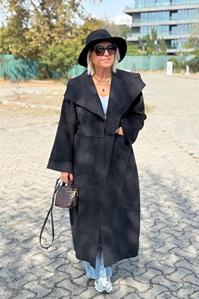 By Esra Celkan Siyah Geniş Yakalı Cepli Uzun Keçe Ceket