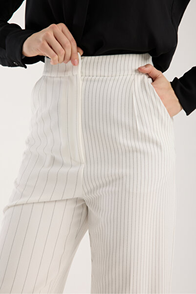 ŞEYDA ERTEM Бял панталон с тънки ивици