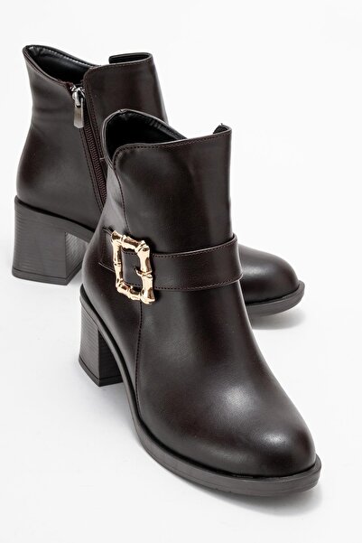 CCWAY AYAKKABI حذاء نسائي بكعب عالٍ ومشبك ذهبي كبير من الجلد البني