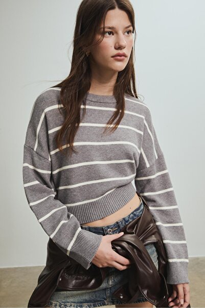 Stradivarius Çizgili crop örgü kazak