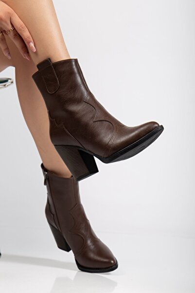 infon shoes creation 117 Καφέ καουμπόικες μπότες με λεπτομέρεια ραφής με φερμουάρ και ψηλοτάκουνα γυναικεία μποτάκια