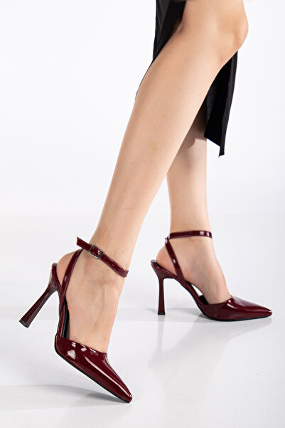 İA İLERİADIM Γυναικείο μπορντό δερμάτινο λουστρίνι με μυτερή μύτη και λουράκι...