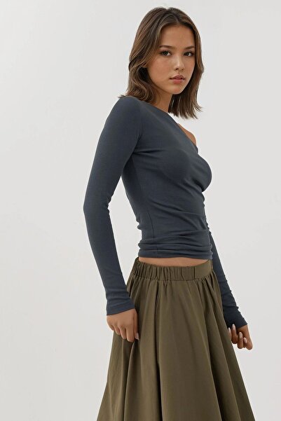 Hiccup Ασύμμετρο γιακά με μακρυμάνικο μπλουζάκι με λεπτή εφαρμογή Busem Collection