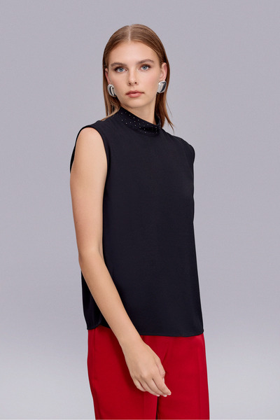 Naramaxx Yakası Taşlı Siyah Bluz