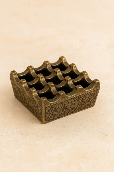 ArnaBella منفضة سجائر منقوشة، طاولة رماد مربعة الشكل، مع خيارات ألوان وعمر طويل