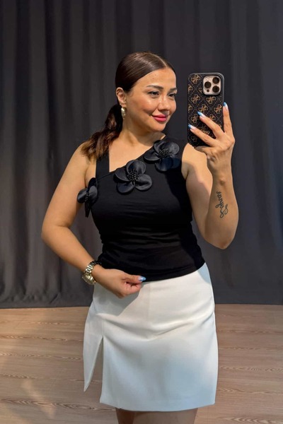 Nilgün Karakaya Butik بلوزة بولينا بتفاصيل زهور