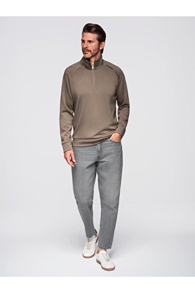 OMBRE Pánská mikina s kontrastním potiskem a vysokým límcem na odepnutí - šedohnědá V3 OM-SSZP-0211