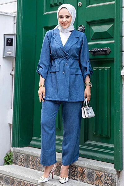 Tesettür Diyarı طقم صيفي من الكتان يتكون من سترة وبنطلون مع حزام - لون نيلي
