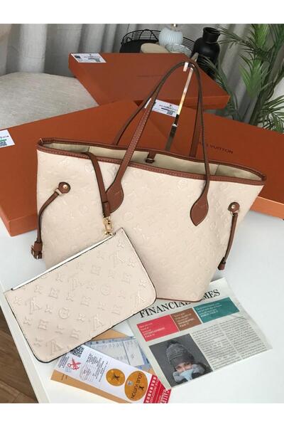 Generic Shoulder bag with accessories