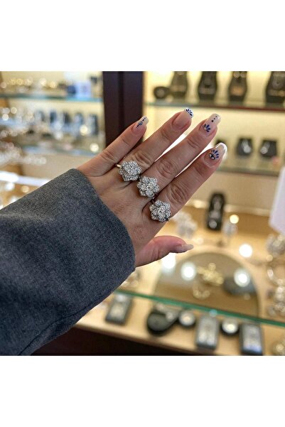 ZEYNVA Flower Model Stress Ring