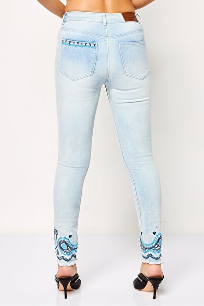 Desigual Women Regular Fit Washed Stretchable Jeans, Light Blue