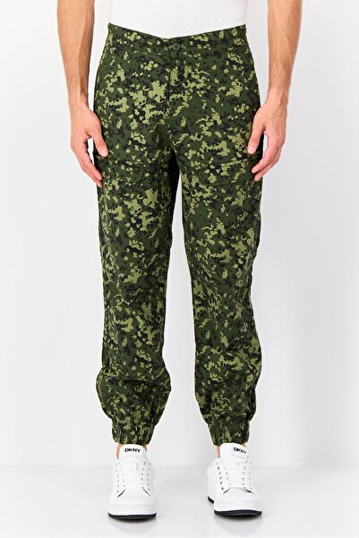Levi's Men Regular Fit Camouflage Cargo Pants, Multicolor