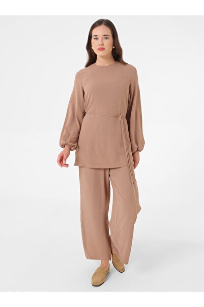 Refka طقم مكون من قطعتين: تونيك أساسي وبنطلون مع أكمام بالون وتفاصيل حزام - لون المنك -