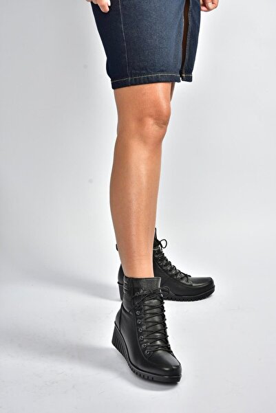 Fox Shoes V324245103 Siyah Hakiki Deri Bağcıklı Klasik Kadın Bot