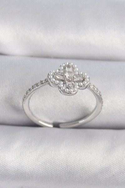 Mustran خاتم نسائي من النحاس الفضي اللون مع حجر الزركون ونموذج البرسيم وتفاصي...