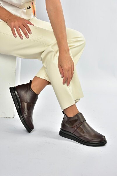 Fox Shoes V555070703 Γυναικεία παπούτσια με ορθοπεδική σόλα από γνήσιο δέρμα σε καφέ χρώμα