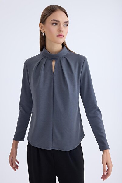 Vitrin Önü Detaylı Uzun Kol Bluz