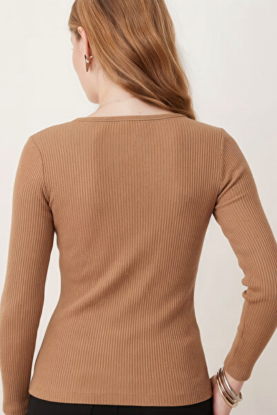 armonika Γυναικεία μπλούζα με μακρύ μανίκι με φαρδύ γιακά με κουμπιά μπροστά ARM-26K001008