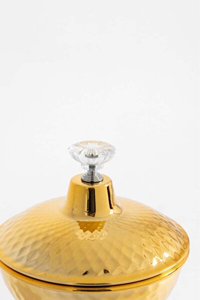 Bin Shihoun Date with a golden base and a golden cover