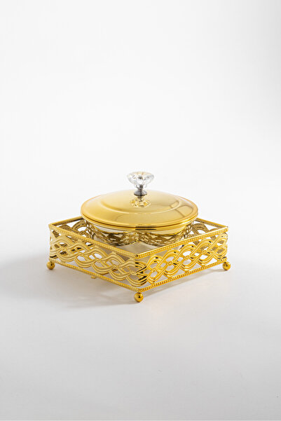 Bin Shihoun Golden date with a gilded circular frame