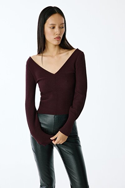 rue V-Neck Textured Burgundy Knit Blouse