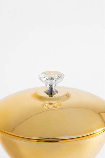 Bin Shihoun Date with a golden base and a golden cover