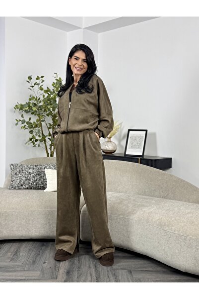 RAMONA BADESCU EXCLUSIVE Costum damă imitație piele întoarsă – jachetă cu fermoar și pantaloni largi