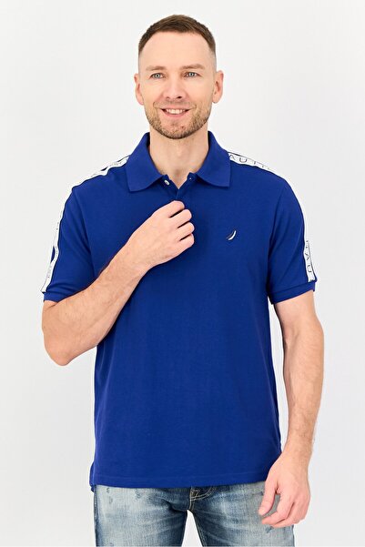 Nautica قميص بولو رجالي بقصّة عادية وأكمام قصيرة وشعار مطرز، أزرق