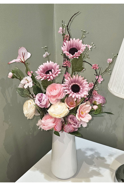 co arma A selection of a variety of flowers in a very beautiful arrangement